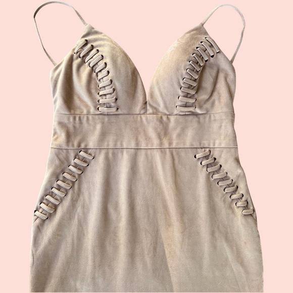 JLUXE LABEL SZ MEDIUM TAN BODY-CON FAKE SUEDE MINI DRESS - Picture 3 of 5